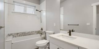 Beautiful 4bed/2.5bath Home in Desirable West Seattle Location! Gallery 13