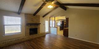Great Central Location - 3 Bed / 2 Bath Single Story! Gallery 6