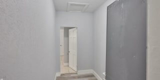 Exquisite Remodeled Retreat: 4 Bed, 1 Bath Gem in St. Petersburg Gallery 15