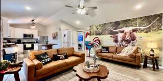 NEW Farmhouse Retreat Rustic decor and Cozy vibes! Gallery 5