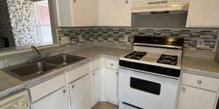 Spacious 4-plex in Central Location Gallery 4