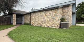 Cozy and clean 3 bedroom 2 bath townhouse AVAILABLE NOW! Gallery 1