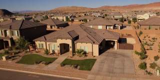 Gorgeous 4 Bed with 3 Car Garage AND Hot Tub Gallery 1