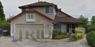 Large 4 bedroom, 3 bath house located on a large lot Gallery 3