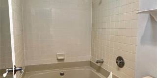 2Bd/2Ba Kirkland Condo Gallery 12