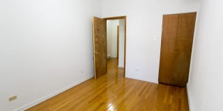 5415 S. Woodlawn Avenue Gallery 30