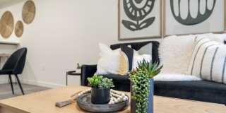 The Oliveen Gallery 39