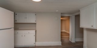 $650- Updated 2 bed/1 bath apartment near Medical Center, with brand-new appliances! Gallery 11