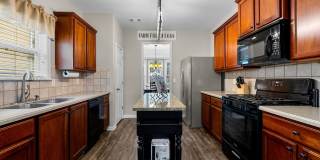 77 Lakeshore Parkway Gallery 16