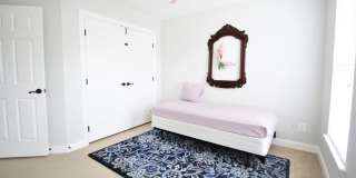 Spacious Home in Port Potomac Gallery 26