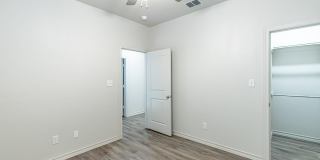 5507 Kemper Street Gallery 16