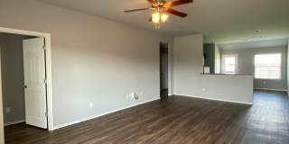 Charming 4 bed 2 bath in Hunters Spring *  Mustang schools Gallery 7