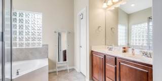 Beautiful one story stone home in Estates at Settlers Park Gallery 19