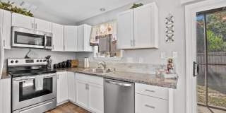 3345 E Lloyd St Gallery 8