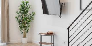 4827 Riverton Ave Gallery 21