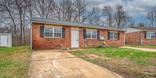 Great - 2 BEDROOM - Bright Open Floor Plan !! Gallery 1