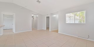 Well Maintained Duplex in Lehigh with 1 Car Garage! Gallery 9