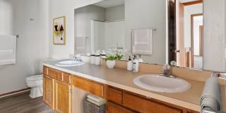 Sycamore Square Gallery 15