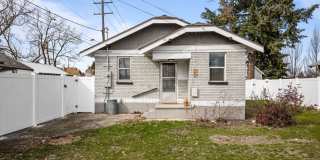 Remodeled 3BR/2BA Brick Bungalow - Fireplace, Finished Basement & Garage Gallery 29