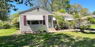 Now available! 2bedroom 1 bathroom with garage Gallery 1