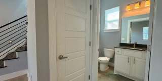 Great, modern 2 bedroom 2.5 bath available in South Austin! Gallery 16