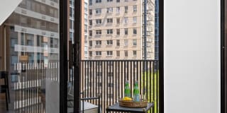 200 E Delaware Place Gallery 34