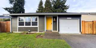 Charming North Tacoma Home with Private Patio  Spacious Yard! Gallery 1