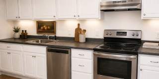 Bright & Spacious 2-Bedroom Residence Across from Berkeley Park Gallery 4