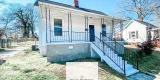 Charming Cottage Living in the Heart of Clinton Gallery 1