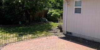 Charming Three Bedroom Pet Friendly Home in Lebanon Or! Gallery 1