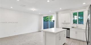 2430 SE 10th Ct Gallery 7