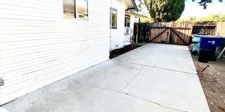 Charming 2 bed 1 bath near tower district Gallery 25
