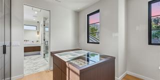 4900 Valjean Gallery 30