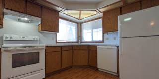 Spacious upstairs 2-Bedroom, 1-Bath Apartment in Springfield 4-Plex! Spacious upstairs 2-Bedroom, 1-Bath Apartment in Springfield 4-Plex! Gallery 7