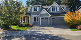 Beautiful Bothell Home with Contemporary Finishes, Spacious Living Areas & Bonus Room Gallery 1