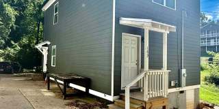 Three Bedroom Near Downtown Available for Pre-Lease! Gallery 1