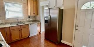 Introducing WesleyHeights401, a charming 3-bedroom, 2-bathroom house located in the heart of Charlotte, NC Gallery 6