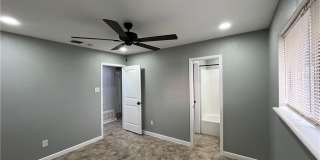 4123 Crenshaw Drive Gallery 21