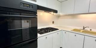 Available NOW - Highly Desired 2 BED 2 BATH Near Ala Moana Gallery 7