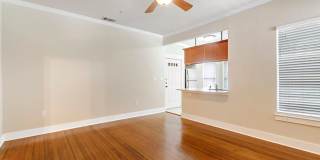 2/1 Condo Near UT and Darrell K Royal Field Gallery 10