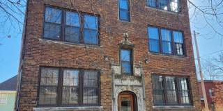 2 Bedroom, 1 Bathroom in Historical Woodland Avenue building! Gallery 33