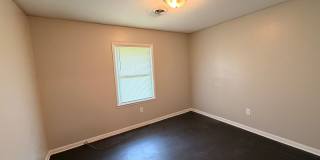 Nice 2 BR/1 Bath Duplex - Covered Parking & Large Backyard Gallery 12