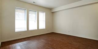 4820 S Michigan Ave Gallery 22