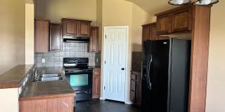 Beautiful home located in the Waterstone area! NO PETS! Gallery 8