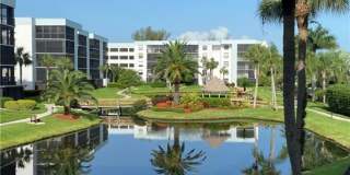 2/2  Beautiful Condo  in great community Gallery 11