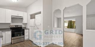 Gorgeous 2BR Home In the Heart of Tualatin! Gallery 1