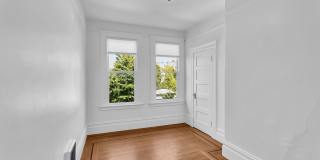 Castro/Eureka Valley: Top Floor Flat w/ in-unit W/D & Shared Yard Gallery 23