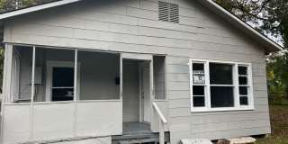 Large 4 Bedrooms 2 Bathrooms Gallery 1