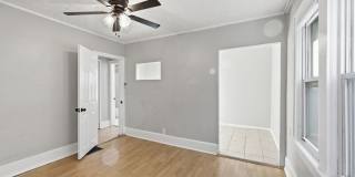 1452 Summit Street Gallery 17