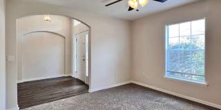 Spacious Three-Bedroom Home in Savannah Estates Gallery 5